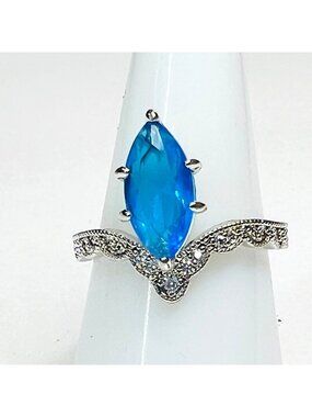 Ring Bomb party ring,size 7, blue stone, statement, quiet luxury, feminime